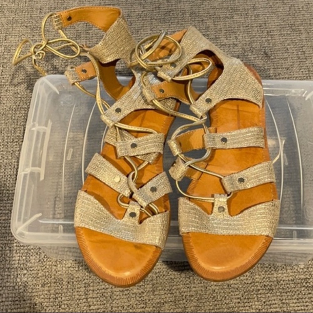 Dolce Vita Silver Gladiator Sandals 8